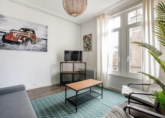 Cosy Proche Gares דירה *