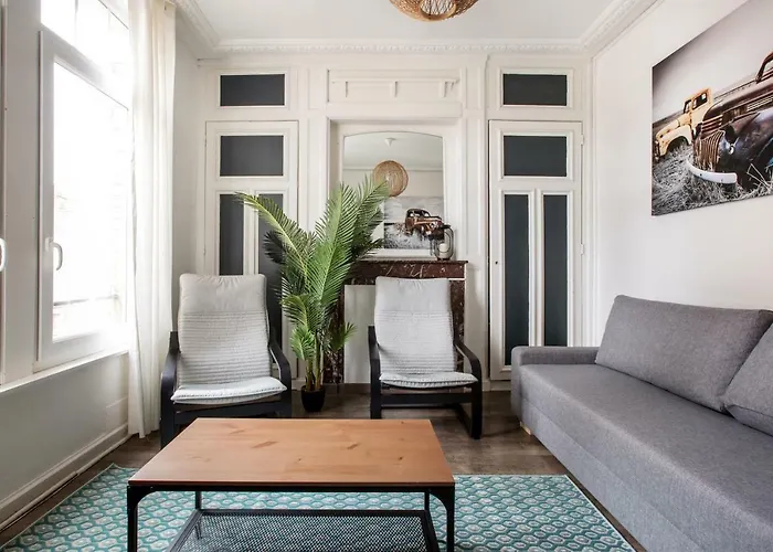 Cosy Proche Gares דירה *