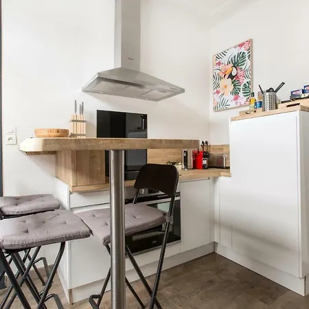 Cosy Proche Gares Apartment